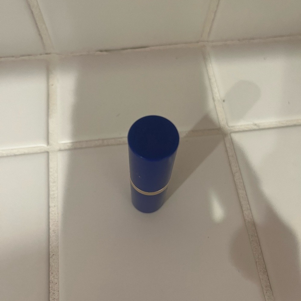 Estee Lauder lipstick creme rouge levres 220 powerful - Picture 5 of 5
